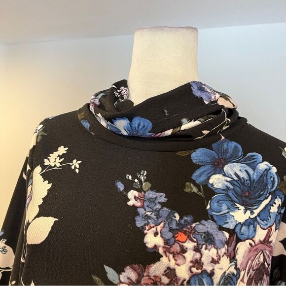 Clearance !!! Floral Black sweater - Picture 2 of 15